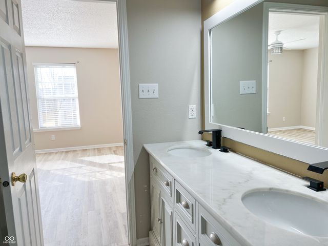 14243 Holly Berry Circle, Fishers, IN 46038