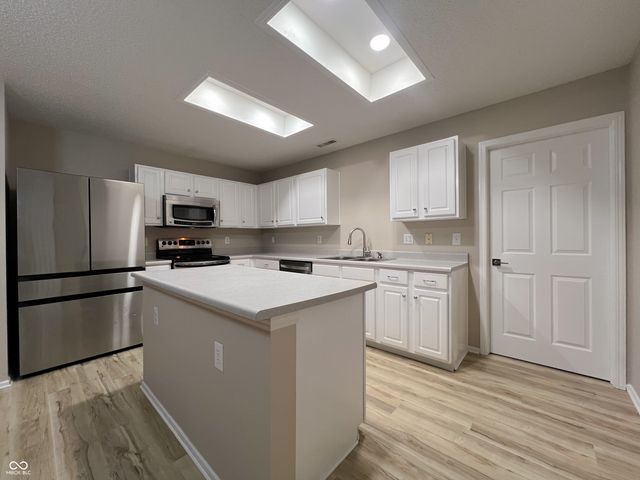 14243 Holly Berry Circle, Fishers, IN 46038