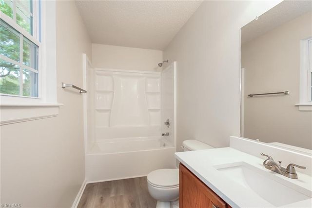 135 W Lakefield Drive, Greensboro, NC 27406