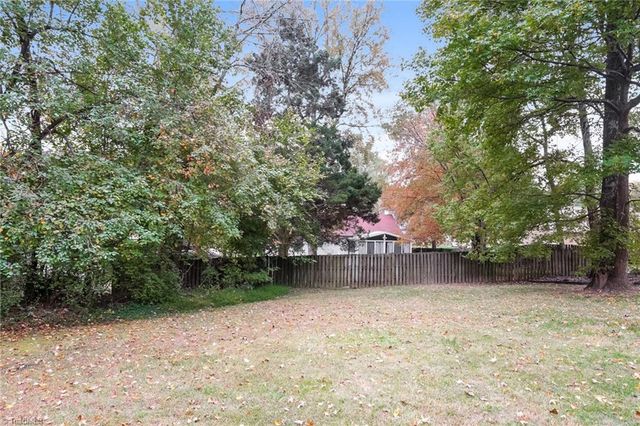 135 W Lakefield Drive, Greensboro, NC 27406