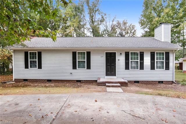 135 W Lakefield Drive, Greensboro, NC 27406