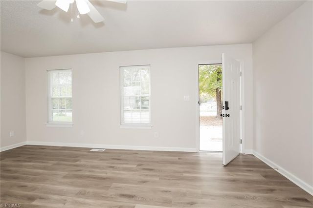 135 W Lakefield Drive, Greensboro, NC 27406