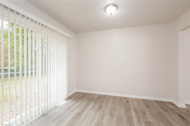 135 W Lakefield Drive, Greensboro, NC 27406