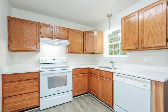 135 W Lakefield Drive, Greensboro, NC 27406