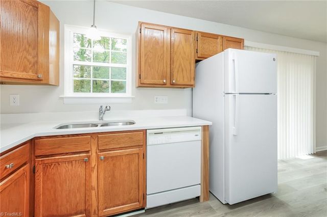 135 W Lakefield Drive, Greensboro, NC 27406