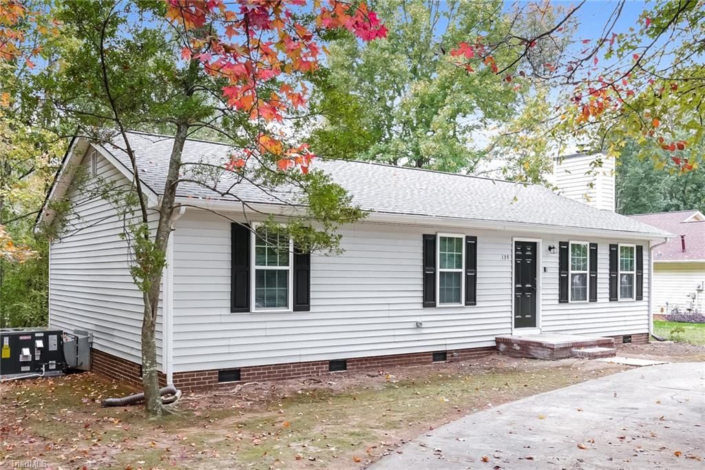 135 W Lakefield Drive, Greensboro, NC 27406