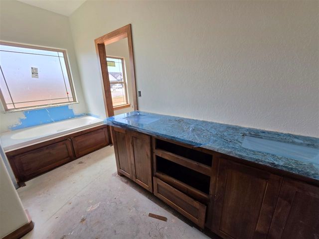 4119 Peak Ln, Elgin, OK 73538