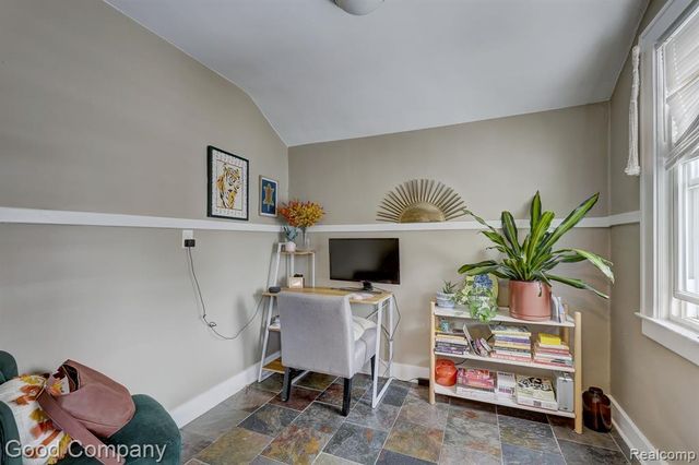 274 E Oakridge Street, Ferndale, MI 48220