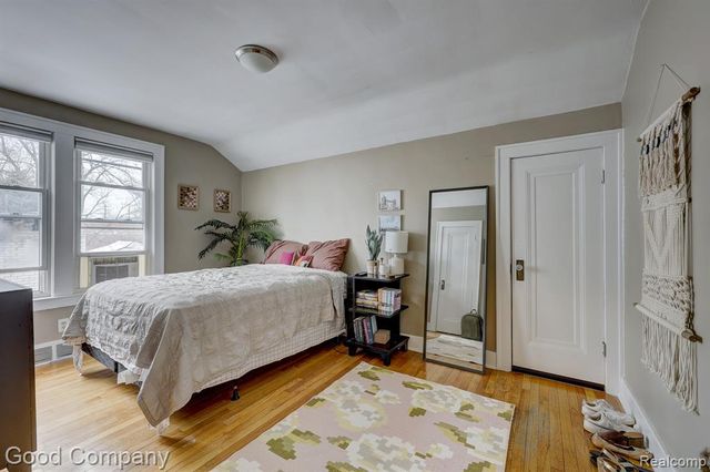 274 E Oakridge Street, Ferndale, MI 48220