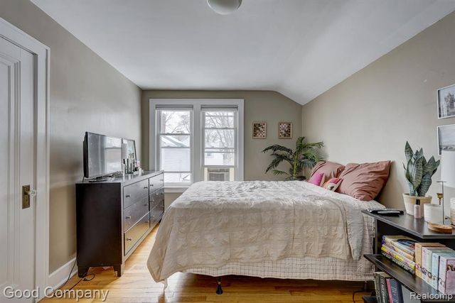 274 E Oakridge Street, Ferndale, MI 48220