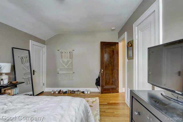 274 E Oakridge Street, Ferndale, MI 48220