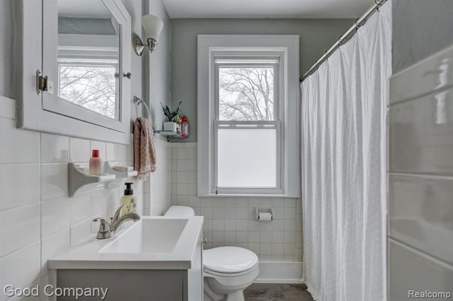 274 E Oakridge Street, Ferndale, MI 48220