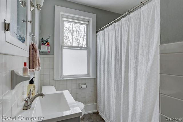 274 E Oakridge Street, Ferndale, MI 48220