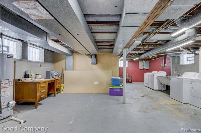 274 E Oakridge Street, Ferndale, MI 48220