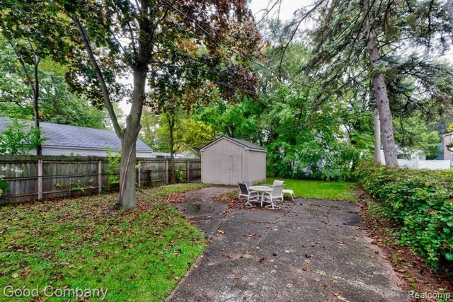 274 E Oakridge Street, Ferndale, MI 48220