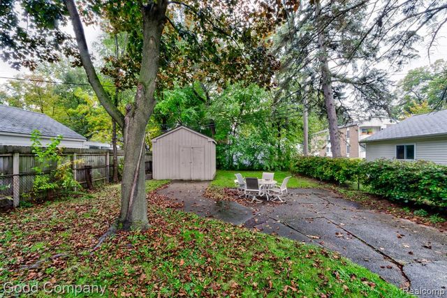 274 E Oakridge Street, Ferndale, MI 48220