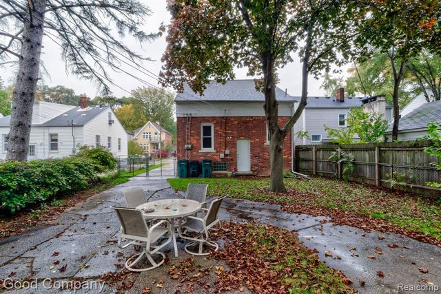 274 E Oakridge Street, Ferndale, MI 48220