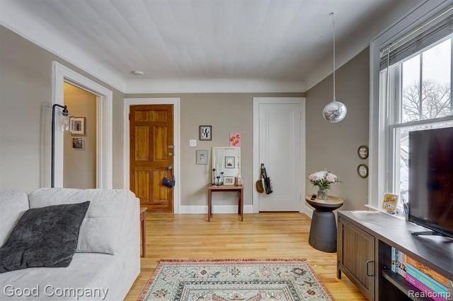 274 E Oakridge Street, Ferndale, MI 48220