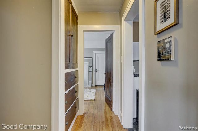 274 E Oakridge Street, Ferndale, MI 48220