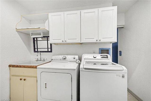 539 W Archer PKWY, Cape Coral, FL 33904