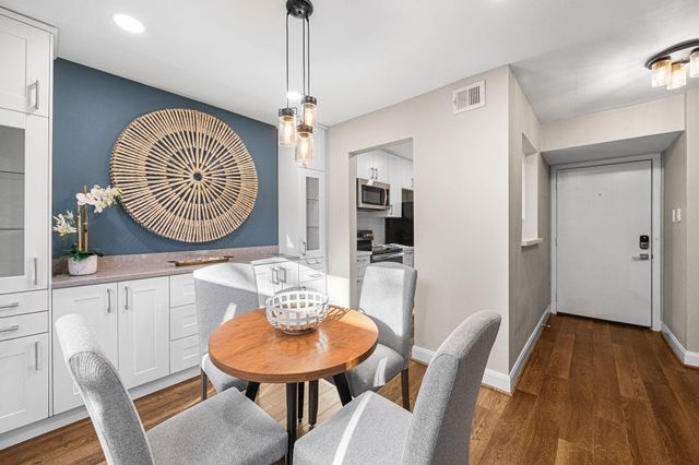 1300 Fairview Avenue B, Houston, TX 77006