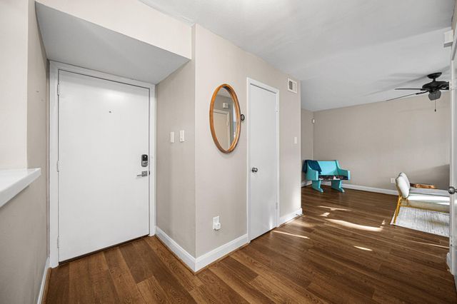 1300 Fairview Avenue B, Houston, TX 77006