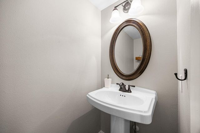 1300 Fairview Avenue B, Houston, TX 77006