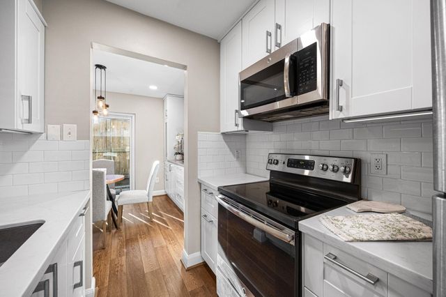 1300 Fairview Avenue B, Houston, TX 77006