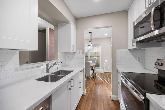 1300 Fairview Avenue B, Houston, TX 77006