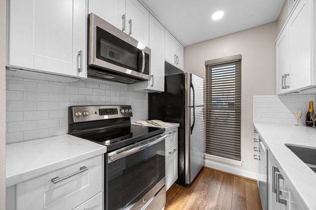 1300 Fairview Avenue B, Houston, TX 77006