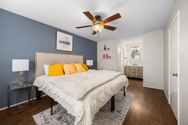 1300 Fairview Avenue B, Houston, TX 77006