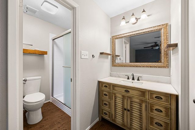 1300 Fairview Avenue B, Houston, TX 77006