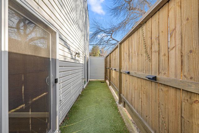 1300 Fairview Avenue B, Houston, TX 77006