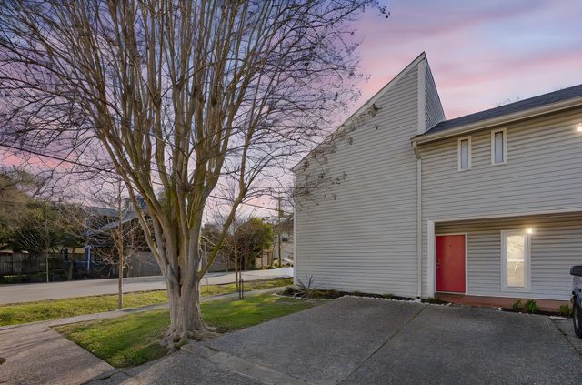 1300 Fairview Avenue B, Houston, TX 77006