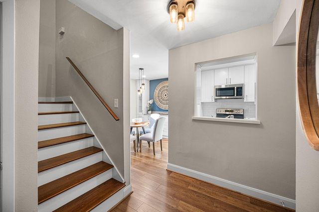 1300 Fairview Avenue B, Houston, TX 77006