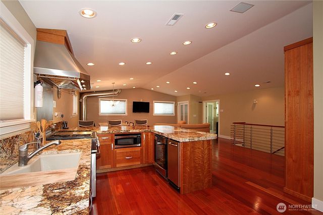 8011 Aurora Avenue N, Seattle, WA 98103