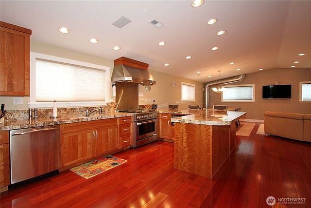 8011 Aurora Avenue N, Seattle, WA 98103
