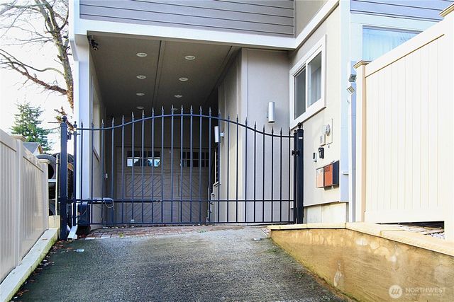 8011 Aurora Avenue N, Seattle, WA 98103