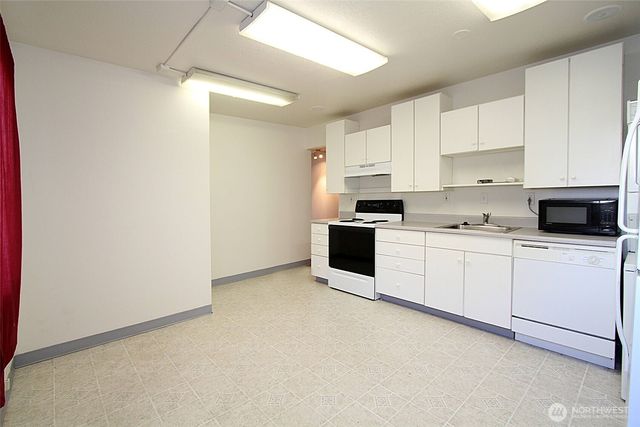 8011 Aurora Avenue N, Seattle, WA 98103
