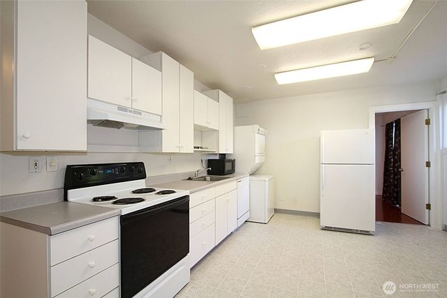 8011 Aurora Avenue N, Seattle, WA 98103