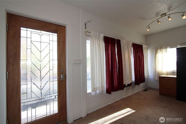 8011 Aurora Avenue N, Seattle, WA 98103