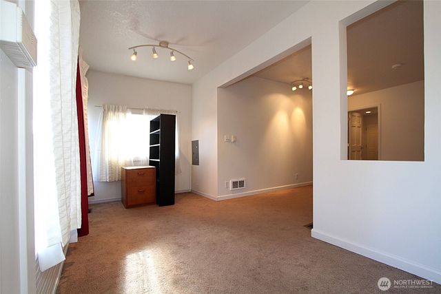 8011 Aurora Avenue N, Seattle, WA 98103
