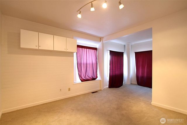 8011 Aurora Avenue N, Seattle, WA 98103