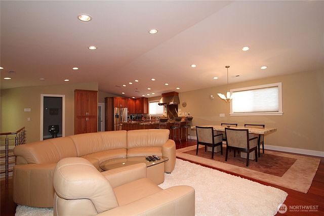 8011 Aurora Avenue N, Seattle, WA 98103