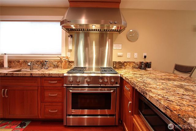 8011 Aurora Avenue N, Seattle, WA 98103