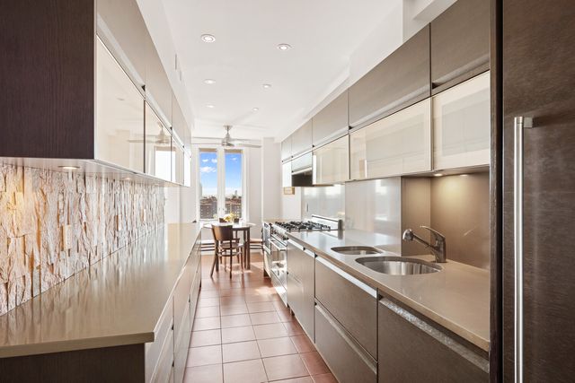 242 E 19th St Apt 15B, New York City, NY 10003