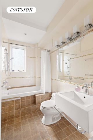242 E 19th St Apt 15B, New York City, NY 10003