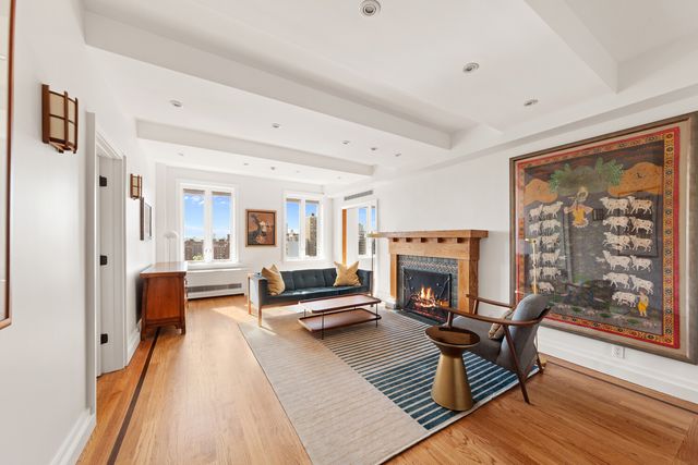 242 E 19th St Apt 15B, New York City, NY 10003