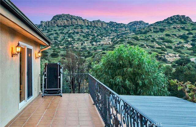 7525 County Line Road, Chatsworth, CA 91311