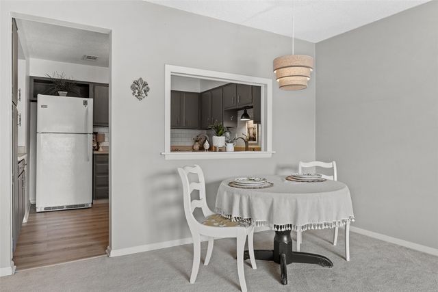 130 Thompson Dr SE 320, Cedar Rapids, IA 52403